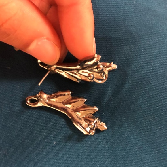 Ear cuff styled earrings - Picture 2 of 3